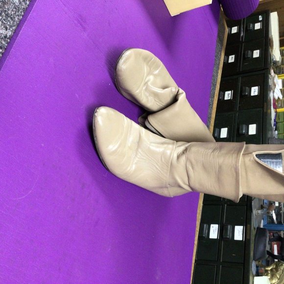 women's   boot  8M  (Italy) - Picture 2 of 3